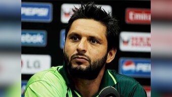 'Boom boom' Afridi slaps pushy fans at airport   