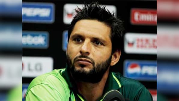 'Boom boom' Afridi slaps pushy fans at airport   