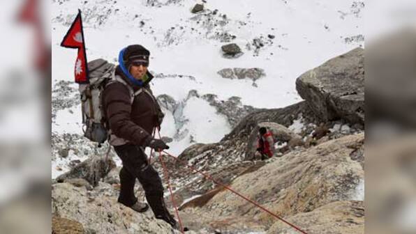 Nepal: Sherpas face uncertain future following Everest avalanche