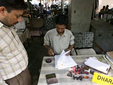 Uttar Pradesh employees' body to oppose govt move to retire non-performing bureaucrats Uttar Pradesh employees' body to oppose govt move to retire non-performing bureaucrats