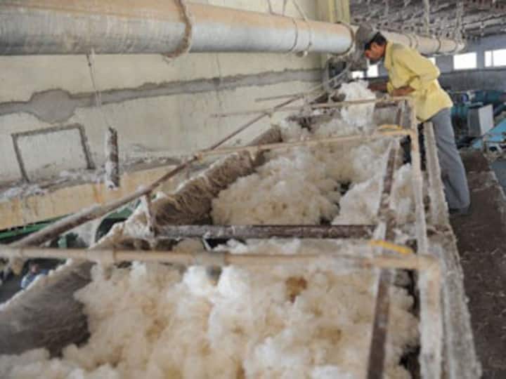 Shock cotton exports ban hurts India's image, sends prices surging