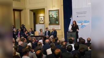  Argentina declassifies critical report on 1982 war