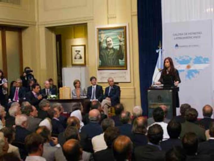  Argentina declassifies critical report on 1982 war