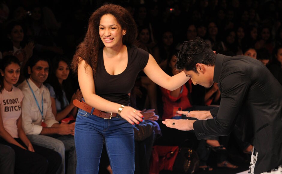 Designer Masaba has filmstar Prateik bowing to her playfully on the ramp. Raju Shelar/ Firstpost Designer Masaba has filmstar Prateik bowing to her playfully on the ramp. Raju Shelar/ Firstpost
