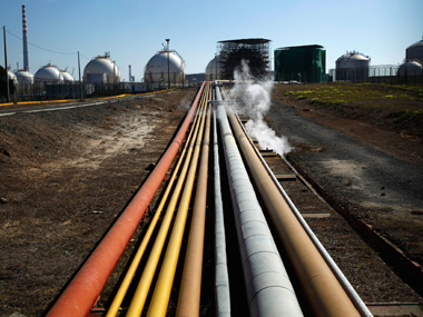 India solving Pakistan's gas problem? India solving Pakistan's gas problem?