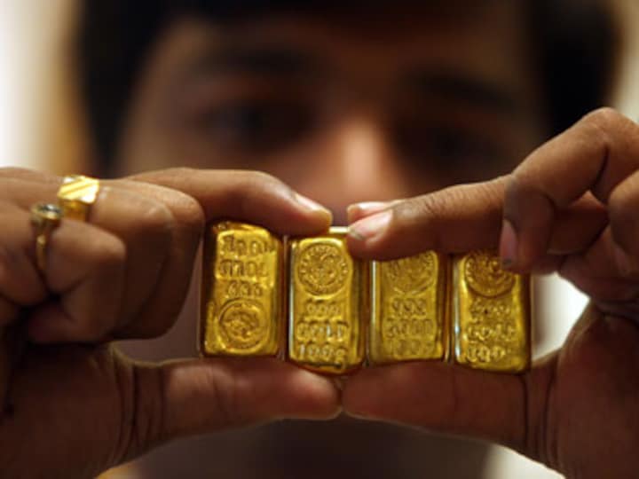 Precious metals fall on dollar rally