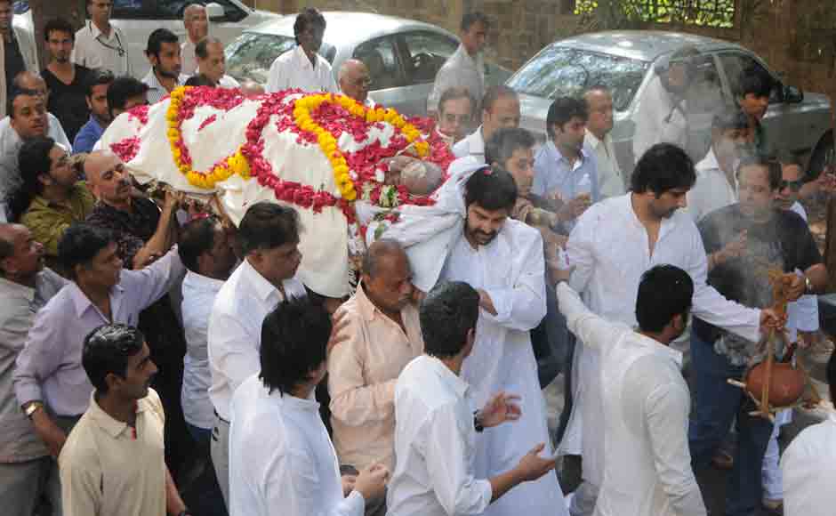 Joy Mukherjee's last journey - Photos News , Firstpost