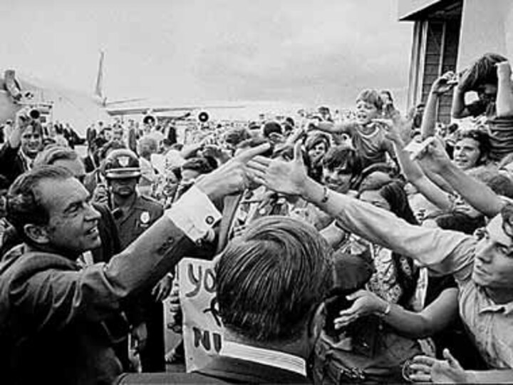 Love letters reveal Nixon's sensitive side 