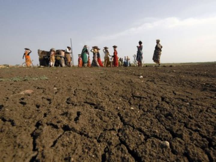 Mamata's new demand: Increase MGNREGA wages to Rs 200