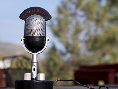 Govt eyes Rs 1,500 cr revenue from FM radio auction Govt eyes Rs 1,500 cr revenue from FM radio auction