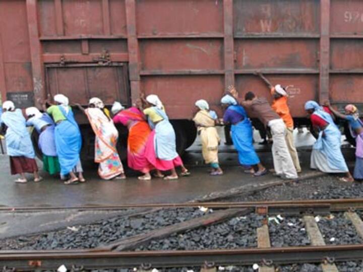 Railways: Cash-strapped, but hiring another 100,000 Railways: Cash-strapped, but hiring another 100,000