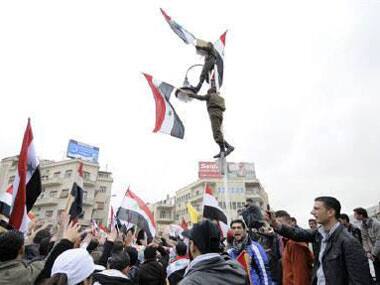 Olympus woos selfie fanatics with Pen E-PL7 with built-in Wifi and a tilting screen