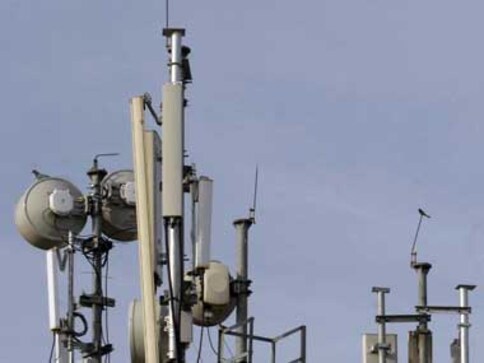 TRAI gives license fee shocker to telecom firms TRAI gives license fee shocker to telecom firms