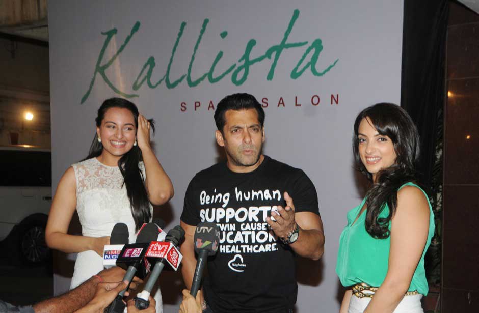 Sonakshi Sinha, Salman Khan and Seema Khan. Raju Shelar/ Firstpost Sonakshi Sinha, Salman Khan and Seema Khan. Raju Shelar/ Firstpost