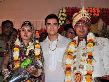 Aamir Khan Attends Wedding Of Auto Rickshaw Driver Friend S Son Aamir Khan Attends Wedding Of Auto Rickshaw Driver Friend S Son Entertainment News Firstpost