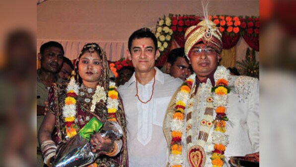 Aamir Khan falls off stage at auto driver's son's wedding