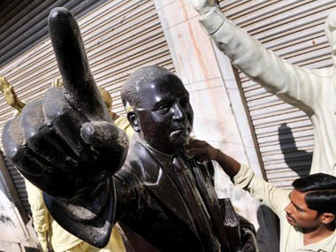 BR Ambedkar's statue vandalised: Allahabad Police looking for suspects after residents find severed head of statue in park BR Ambedkar's statue vandalised: Allahabad Police looking for suspects after residents find severed head of statue in park