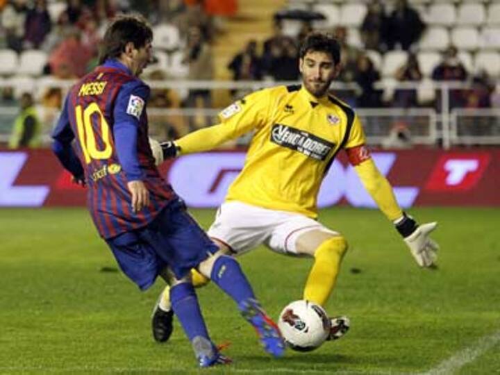 La Liga: Barcelona crush Rayo to keep Real waiting