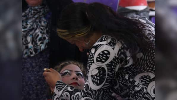 Darul Ulum issues fatwa against running beauty parlours