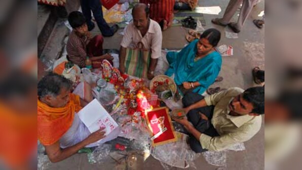 One third Indians think they are 'suffering': poll 
