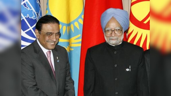 Manmohan and Zardari: Leaders in search of a 'peace legacy'