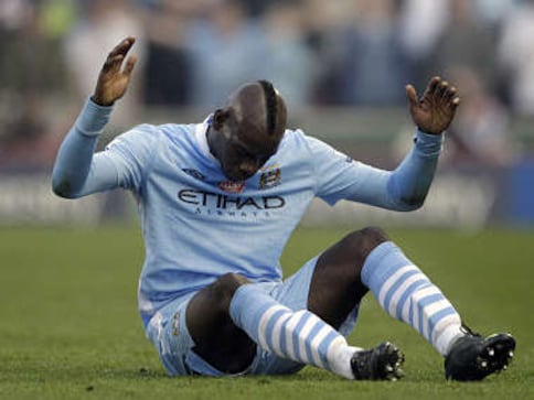 Balotelli, Mancini make peace; striker may stay on at City ...