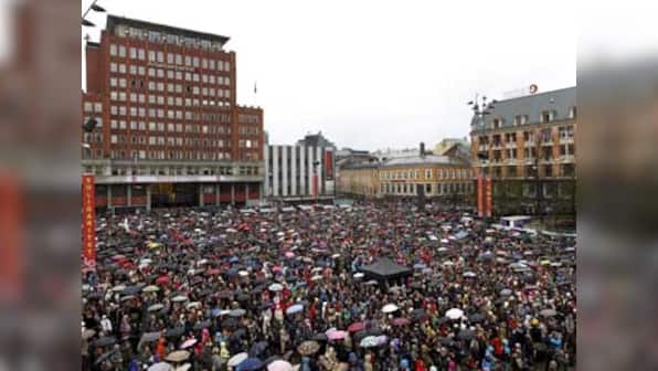 Thousands defy Norway mass killer Breivik in song