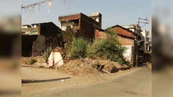 News Wrap: 18 get life for Guj riots; Maoists release Italian