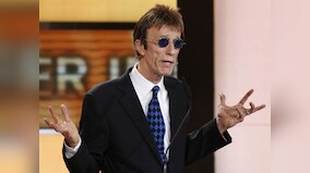 Bee Gees' Robin Gibb out of coma: BBC