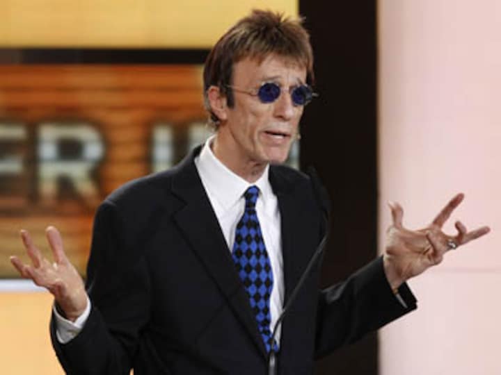 Bee Gees' Robin Gibb out of coma: BBC