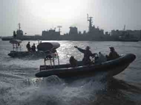 US Navy patrol boat fires warning shots near Iranian ship in Persian Gulf US Navy patrol boat fires warning shots near Iranian ship in Persian Gulf