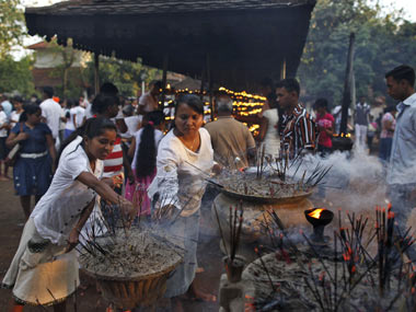 Sri Lanka to demolish mosque, temple after monks' protest Sri Lanka to demolish mosque, temple after monks' protest