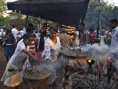 Sri Lanka to demolish mosque, temple after monks' protest
