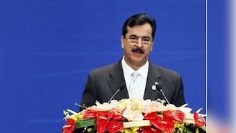 Gilani's aircraft makes emergency landing