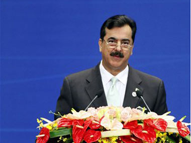 Gilani's aircraft makes emergency landing Gilani's aircraft makes emergency landing