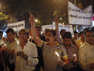 FM finally gives in, to meet protesting jewellers tomorrow FM finally gives in, to meet protesting jewellers tomorrow