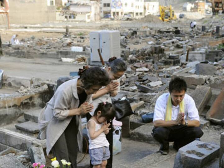 Japan's tsunami-hit town raises yellow handkerchiefs with wishes