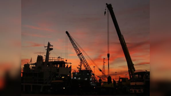 Government preparing for cut in oil imports from Iran, asks refiners to scout for alternatives