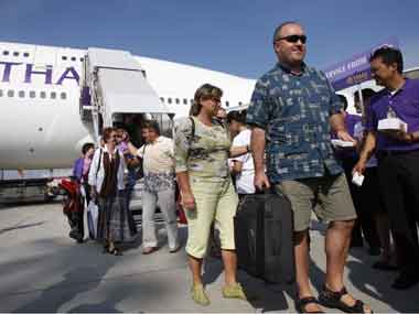 Thailand closes Phuket airport, issues tsunami warning Thailand closes Phuket airport, issues tsunami warning