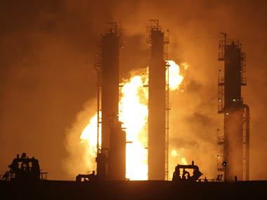ULFA blast sets Assam refinery on fire ULFA blast sets Assam refinery on fire