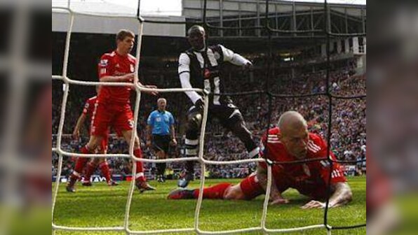 Adebayor double lifts Spurs, Newcastle win again