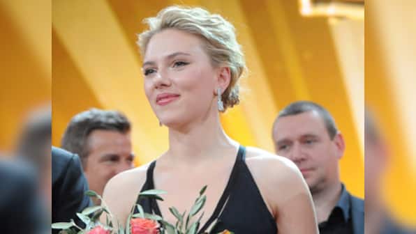Scarlett Johansson shows off New York tattoo