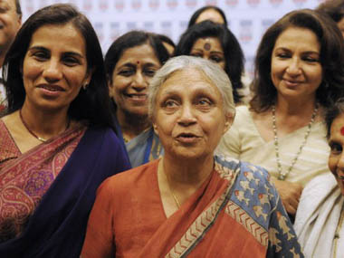 Sheila Dikshit in place of Manmohan. Why not? Sheila Dikshit in place of Manmohan. Why not?