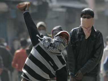 Stone-pelters attack tourist vehicle in Narbal on Srinagar-Gulbarg road; Chennai man killed, several injured