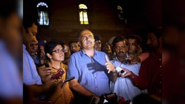 Team Anna alleges corruption in defence deals, names MP's son