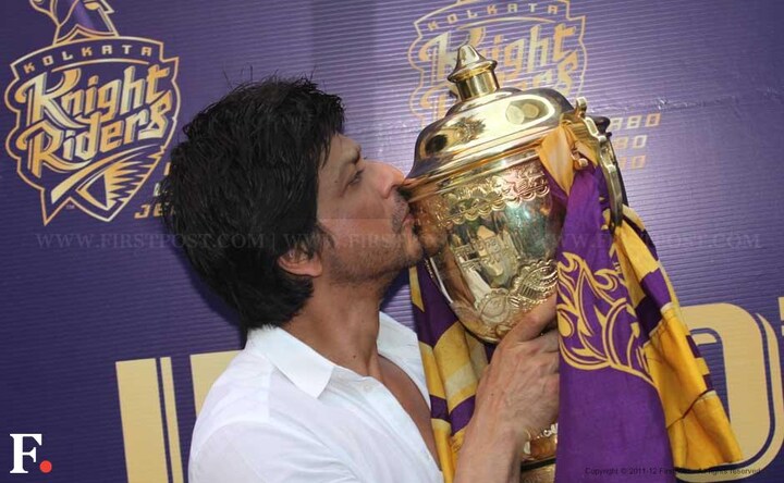 Images: SRK's in love with the IPL 5 trophy! 