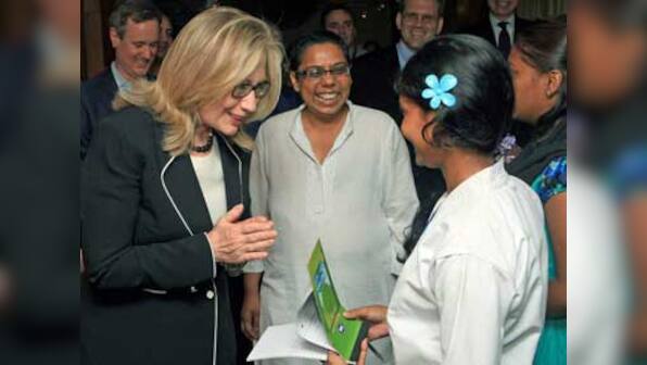 Hillary moved by tales of Kolkata's sex-workers 