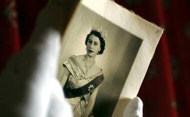 Images: Step aside Princesses, here's the Queen of fashion