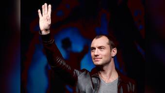 Jude Law obsessed with manicures!