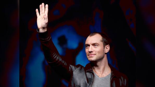 Jude Law obsessed with manicures!